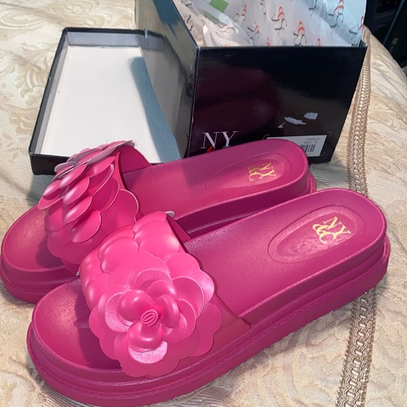 New!  flower Camilla slides In box! NY&C (pink) - Picture 2 of 10